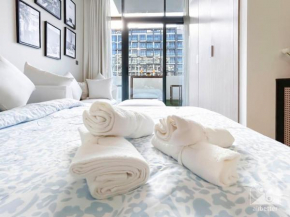 Meydan Bliss Luxurious Studio with Private Balcony